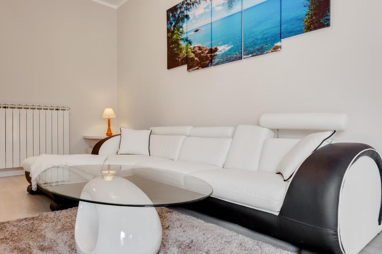 شقة Luni Mare Bright Terrace Flat With Parking مارينيلاّ دي سارزانا المظهر الخارجي الصورة